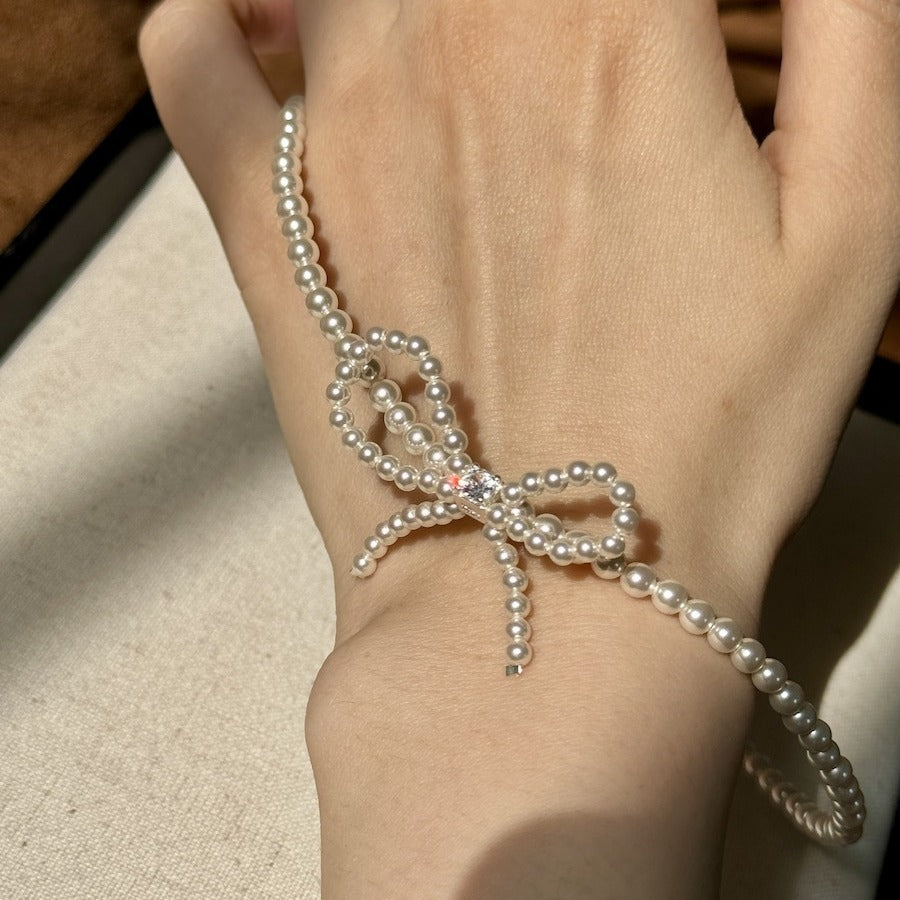 Sterling silver bow faux pearl gentle necklace