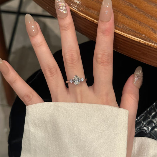 925 Silver 7*9 Oval High Carbon Diamond White Diamond Ring
