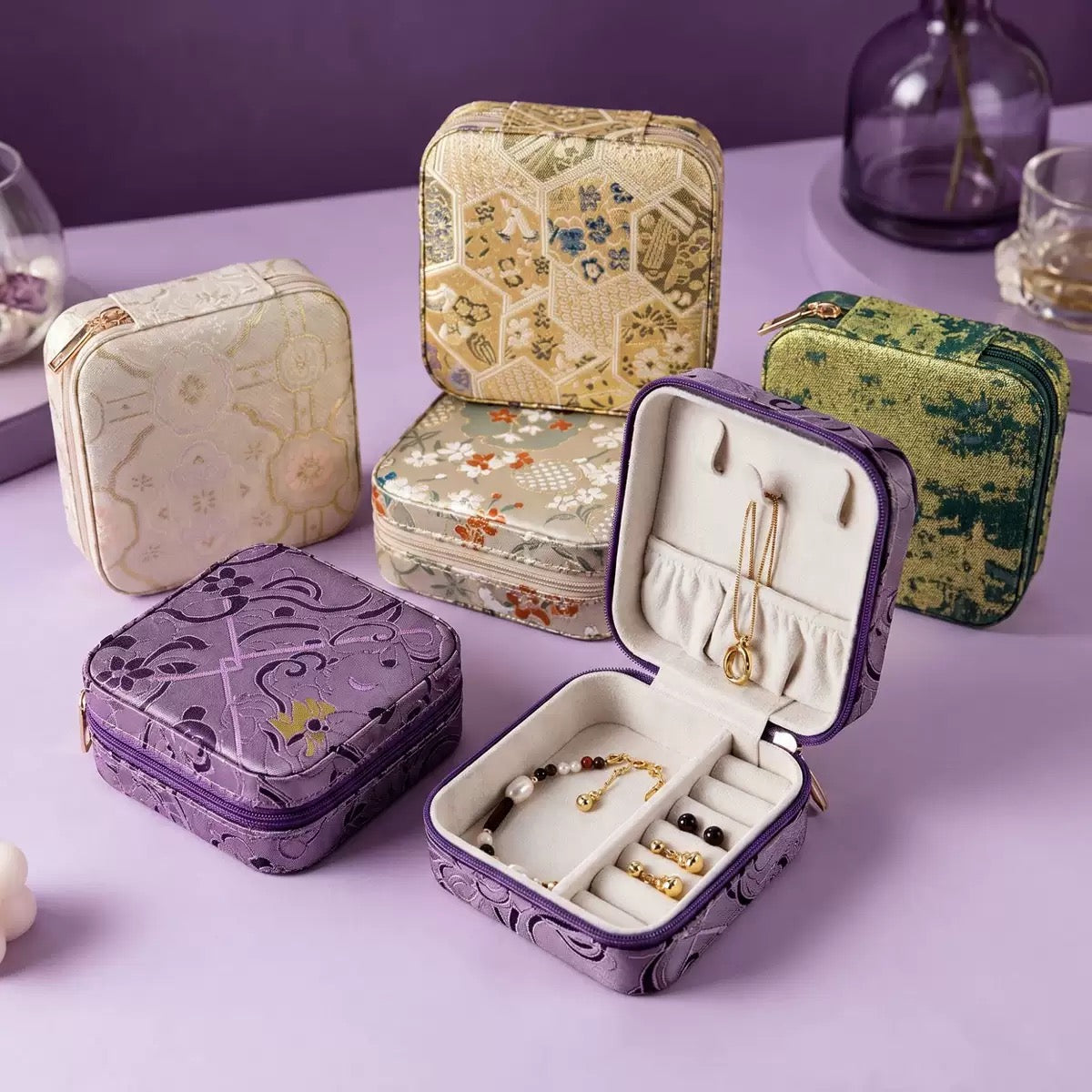 Chinese-style portable jewelry box, elegant retro embroidered jewelry storage box for earrings, necklaces, bracelets, and other ornaments